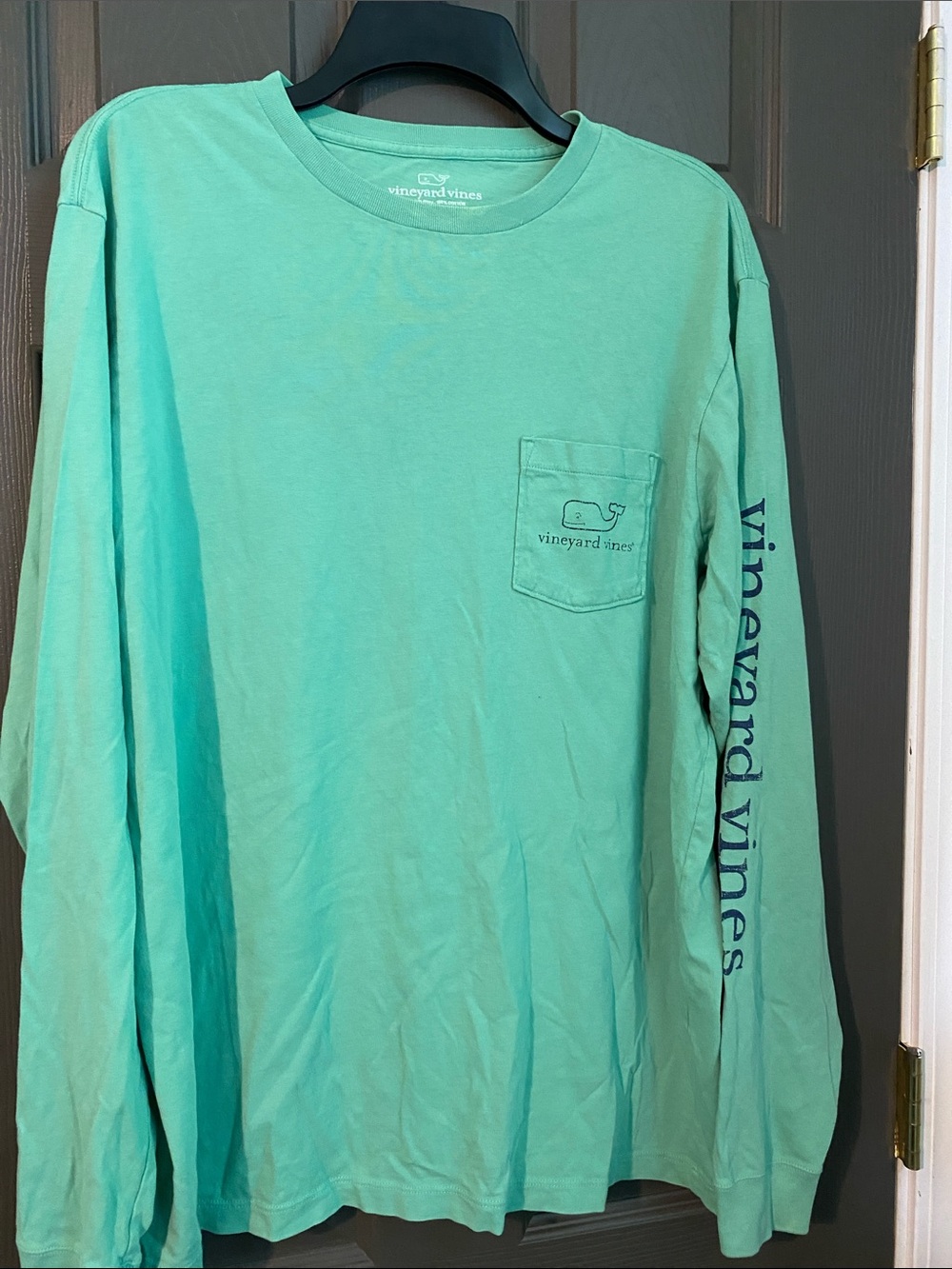 Vineyard Vines Men's Long-Sleeve Pocket Tee in Mint Green with Navy Sleeve Logo